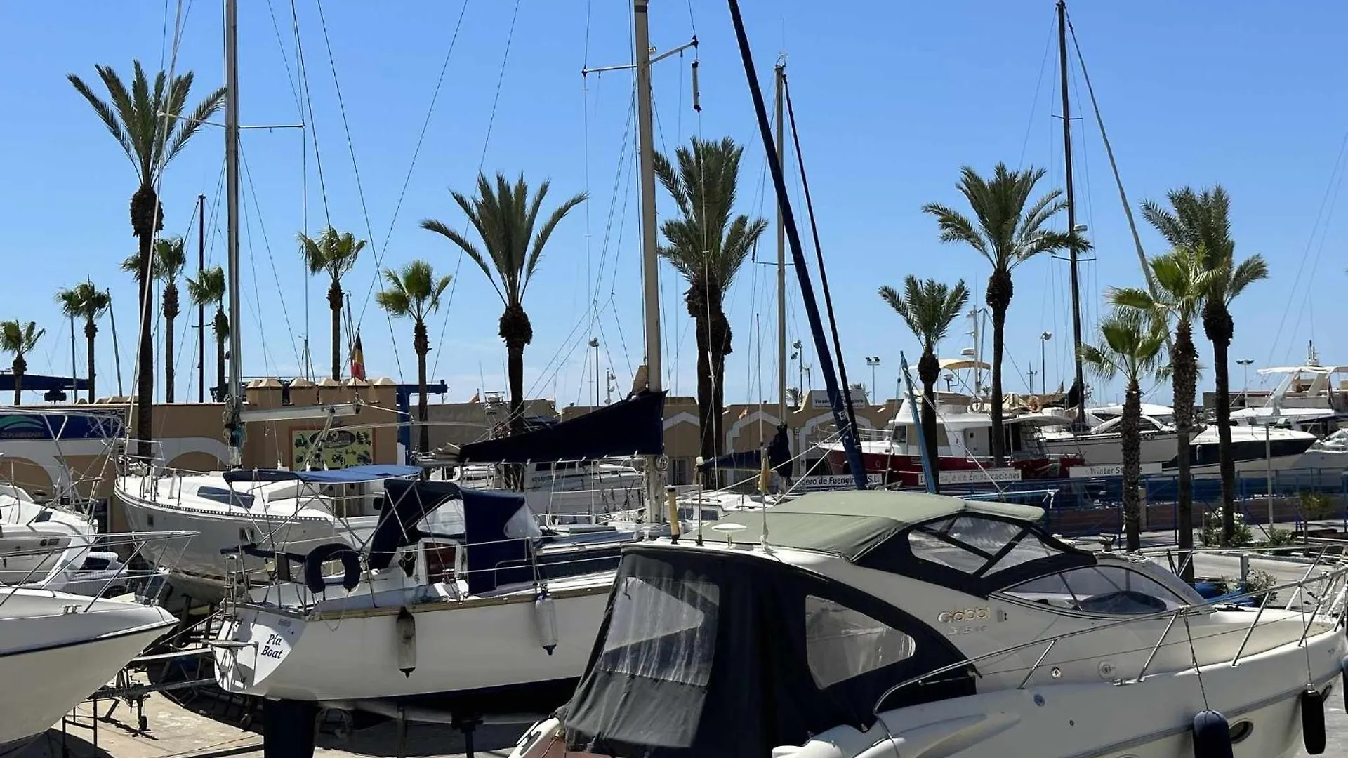 Estudio Pyr Privado Frente Al Puerto De Fuengirola Apartment