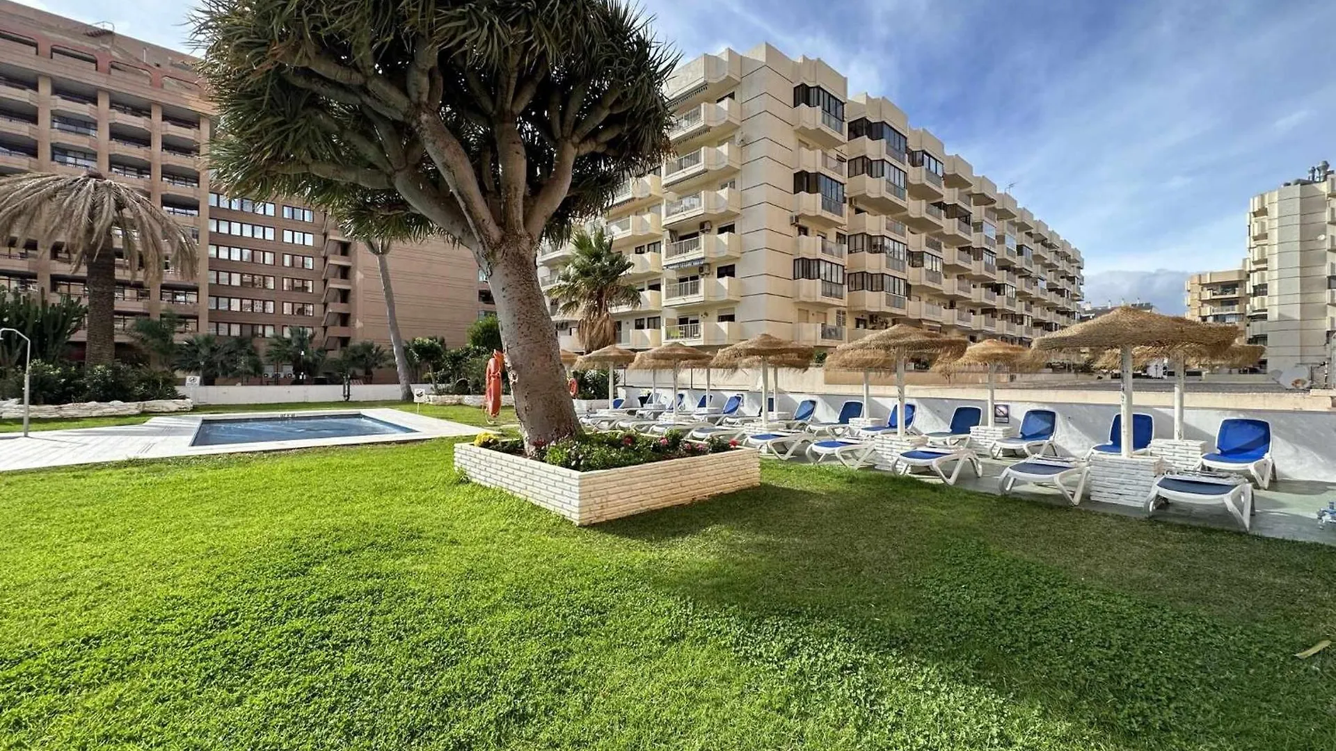 Estudio Pyr Privado Frente Al Puerto De Fuengirola Spain