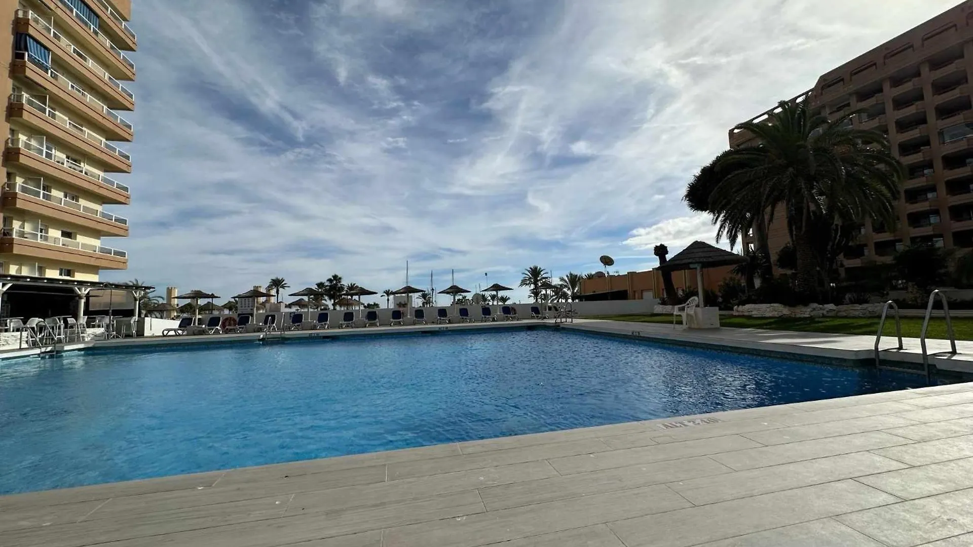 Estudio Pyr Privado Frente Al Puerto De Fuengirola Apartment