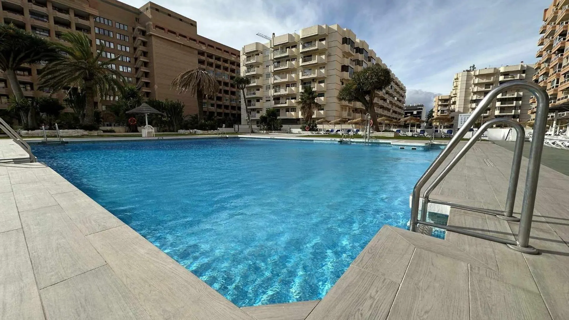 Estudio Pyr Privado Frente Al Puerto De Fuengirola 0*,